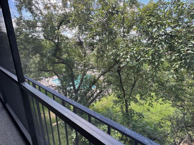 1800 Riverwood Drive 323, Burnsville, MN 55337