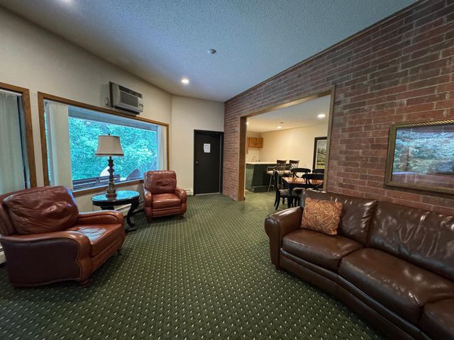 1800 Riverwood Drive 323, Burnsville, MN 55337