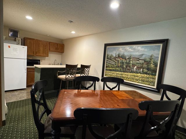 1800 Riverwood Drive 323, Burnsville, MN 55337