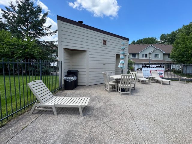 1800 Riverwood Drive 323, Burnsville, MN 55337