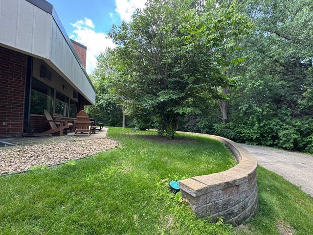 1800 Riverwood Drive 323, Burnsville, MN 55337