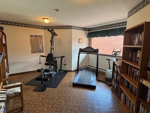 1800 Riverwood Drive 323, Burnsville, MN 55337