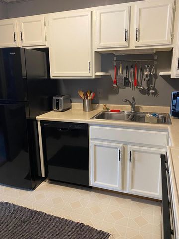 1800 Riverwood Drive 323, Burnsville, MN 55337