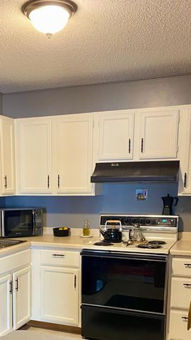 1800 Riverwood Drive 323, Burnsville, MN 55337