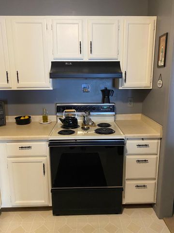 1800 Riverwood Drive 323, Burnsville, MN 55337