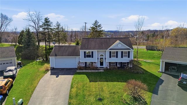 562 Crows Nest Lane, Walworth, NY 14502