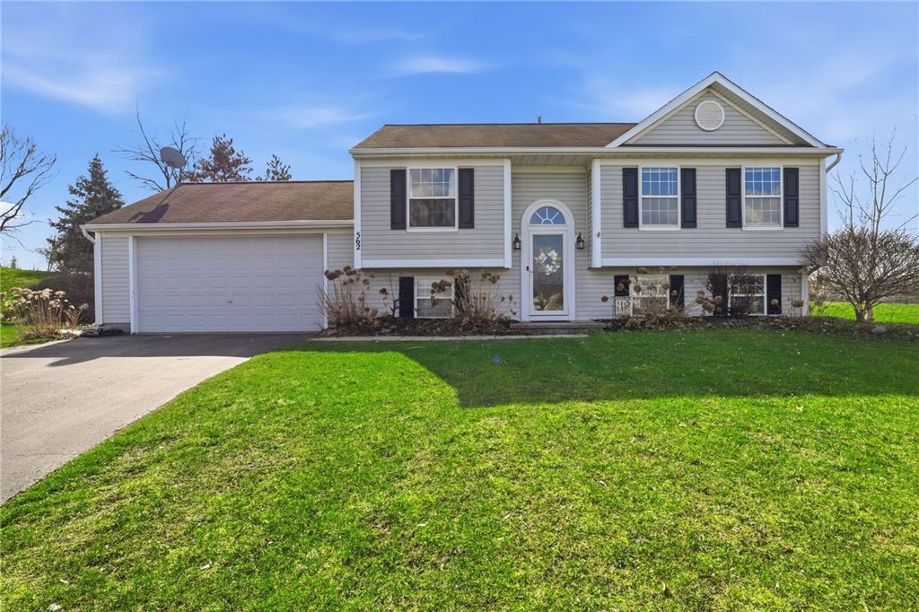 562 Crows Nest Lane, Walworth, NY 14502