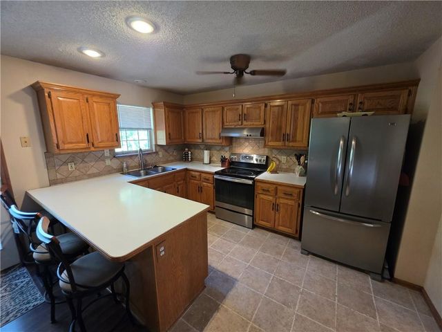 906 Rome Court, Belton, MO 64012