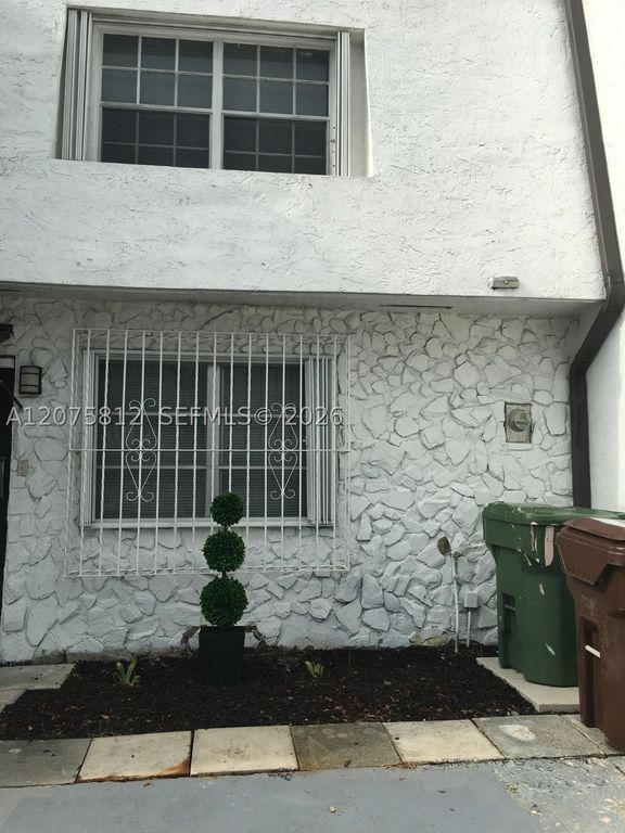 669 W 80th St 0, Hialeah, FL 33014