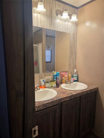 609 County Road 262, Gainesville, TX 76240