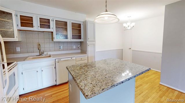 15769 Balfour Drive 22, Macomb, MI 48044