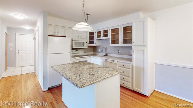 15769 Balfour Drive 22, Macomb, MI 48044