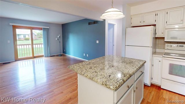 15769 Balfour Drive 22, Macomb, MI 48044