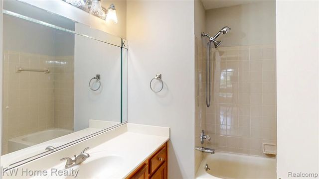 15769 Balfour Drive 22, Macomb, MI 48044