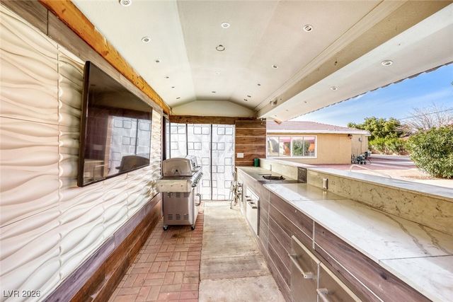 1450 Comstock Drive, Las Vegas, NV 89106