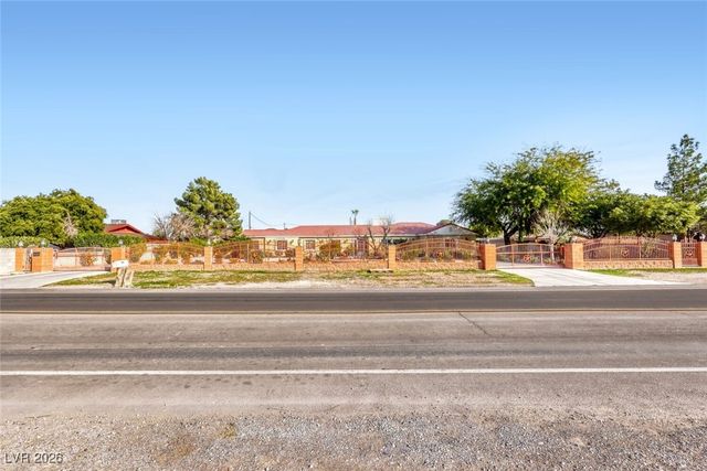 1450 Comstock Drive, Las Vegas, NV 89106