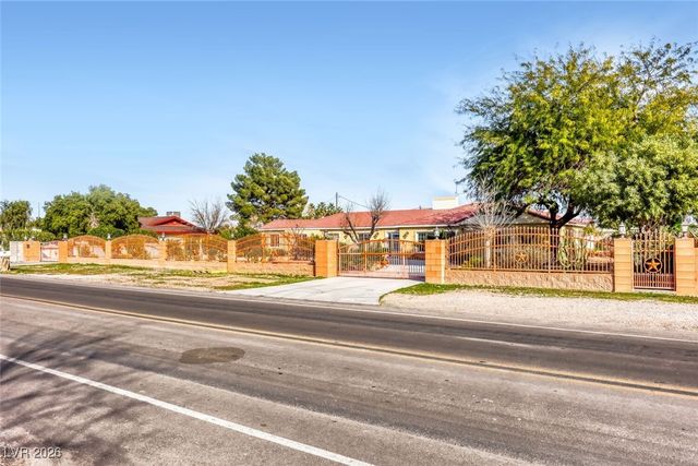 1450 Comstock Drive, Las Vegas, NV 89106