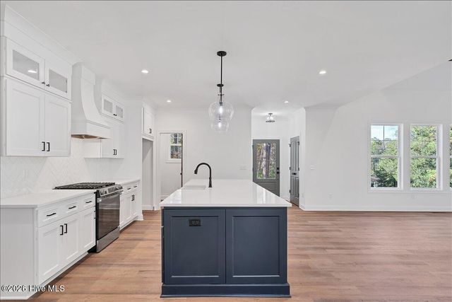 142 Parkwood Court, West End, NC 27376