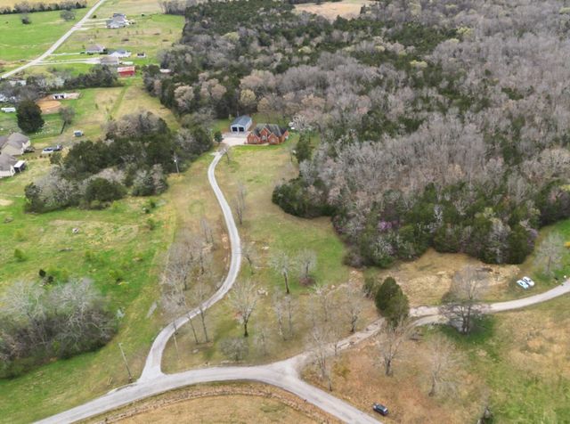 2320 Snake Town Rd, Chapel Hill, TN 37034