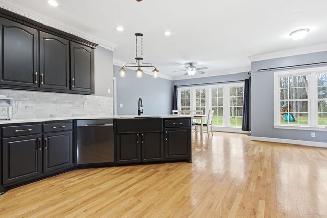 2320 Snake Town Rd, Chapel Hill, TN 37034