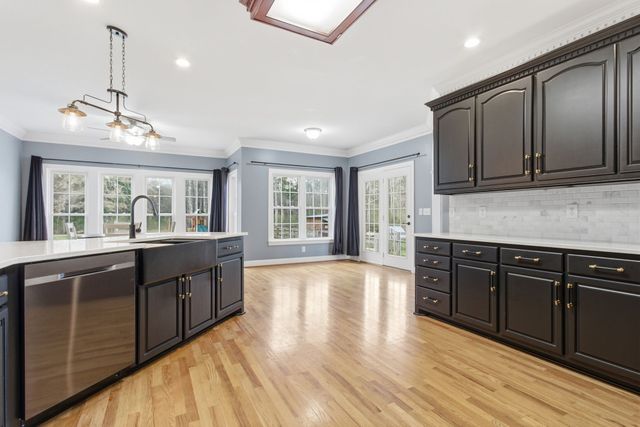 2320 Snake Town Rd, Chapel Hill, TN 37034