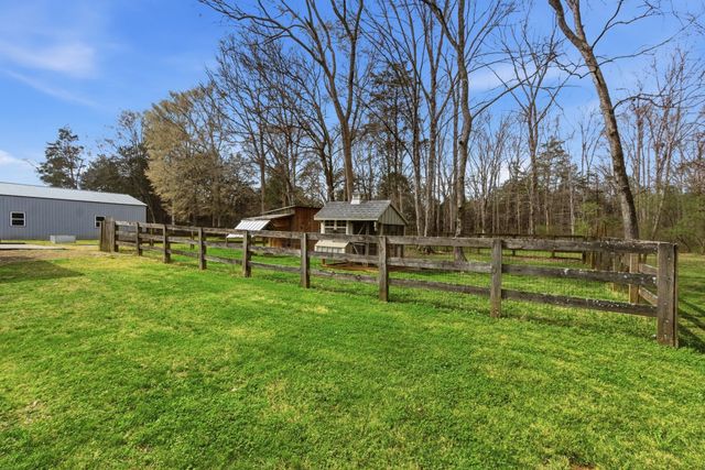 2320 Snake Town Rd, Chapel Hill, TN 37034
