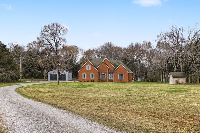 2320 Snake Town Rd, Chapel Hill, TN 37034