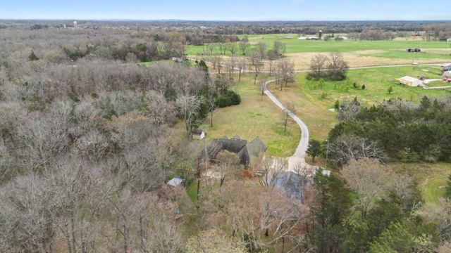 2320 Snake Town Rd, Chapel Hill, TN 37034