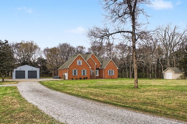 2320 Snake Town Rd, Chapel Hill, TN 37034