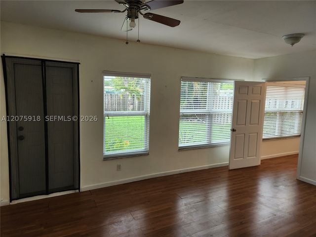 3345 Hayes St, Hollywood, FL 33021