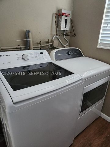 3345 Hayes St, Hollywood, FL 33021