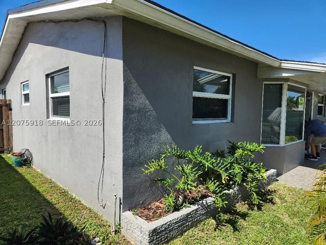 3345 Hayes St, Hollywood, FL 33021
