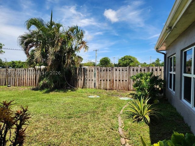 3345 Hayes St, Hollywood, FL 33021