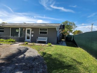 3345 Hayes St, Hollywood, FL 33021