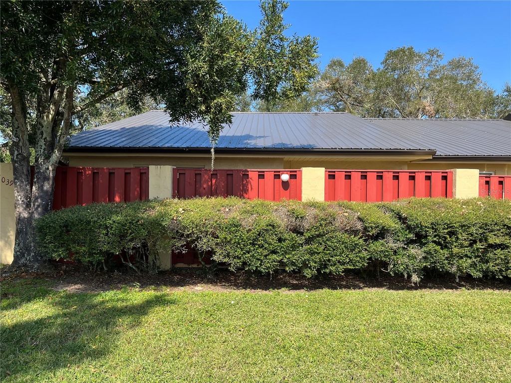 Image 1 of property listing at 1039 MEDINAH DRIVE, Winter Haven, FL 33884