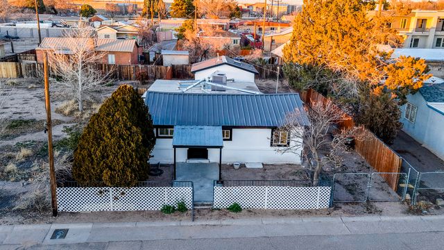 401 Gomez Avenue NE, Albuquerque, NM 87102