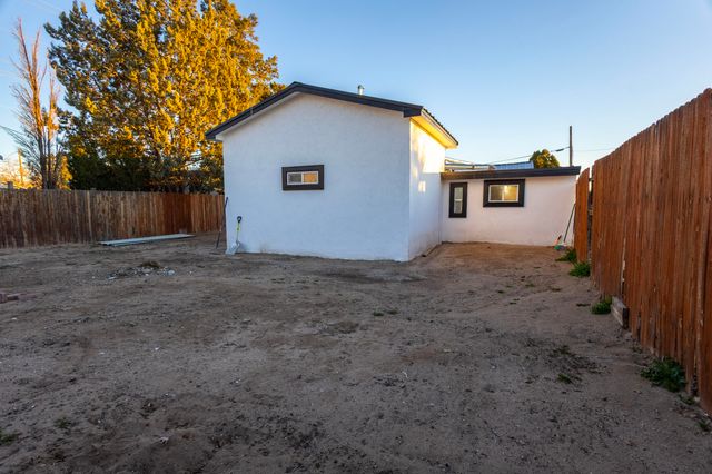 401 Gomez Avenue NE, Albuquerque, NM 87102