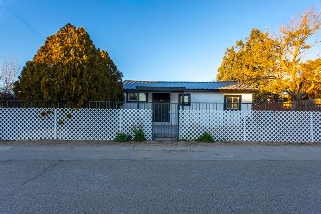401 Gomez Avenue NE, Albuquerque, NM 87102
