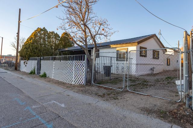 401 Gomez Avenue NE, Albuquerque, NM 87102