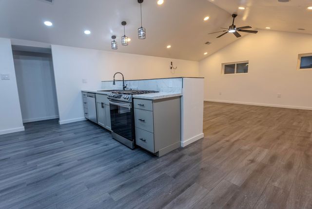 401 Gomez Avenue NE, Albuquerque, NM 87102