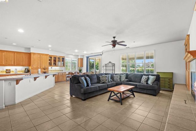 540 Lakeview Dr, Brentwood, CA 94513