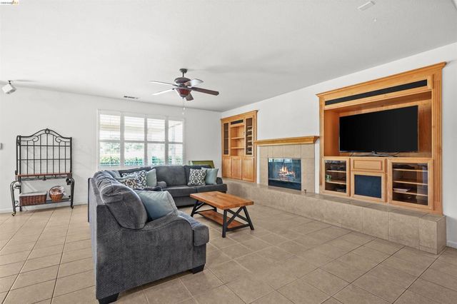 540 Lakeview Dr, Brentwood, CA 94513