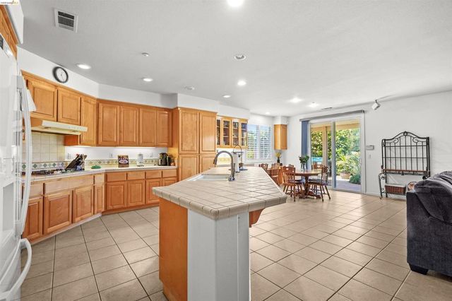 540 Lakeview Dr, Brentwood, CA 94513