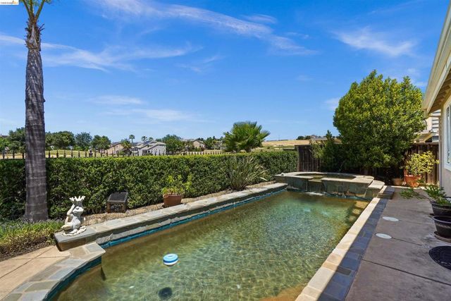 540 Lakeview Dr, Brentwood, CA 94513