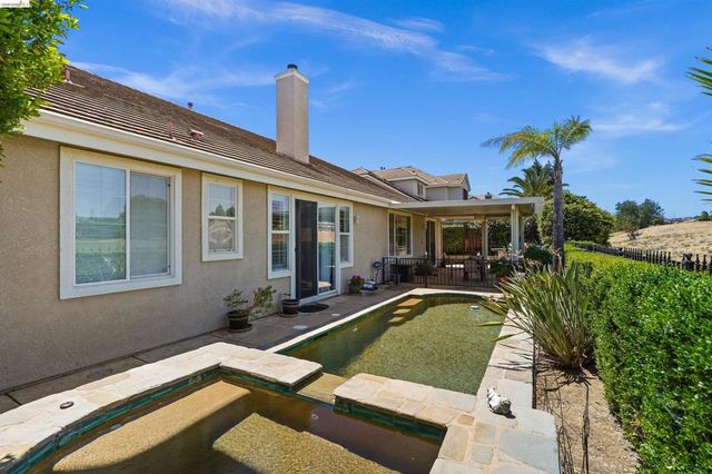 540 Lakeview Dr, Brentwood, CA 94513