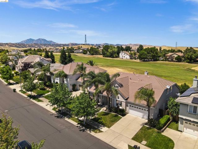 540 Lakeview Dr, Brentwood, CA 94513