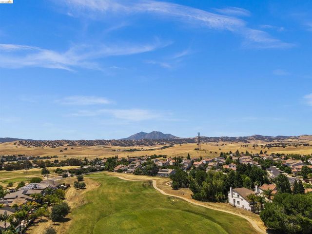 540 Lakeview Dr, Brentwood, CA 94513