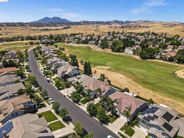 540 Lakeview Dr, Brentwood, CA 94513