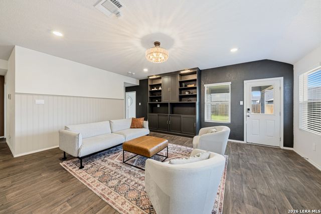 404 Signe, Seguin, TX 78155
