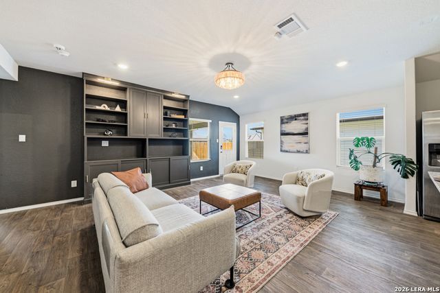 404 Signe, Seguin, TX 78155